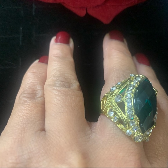 Eye shaped Ring Irregular Zircon Big Green Rhinestones Gold Tone - Picture 2 of 11